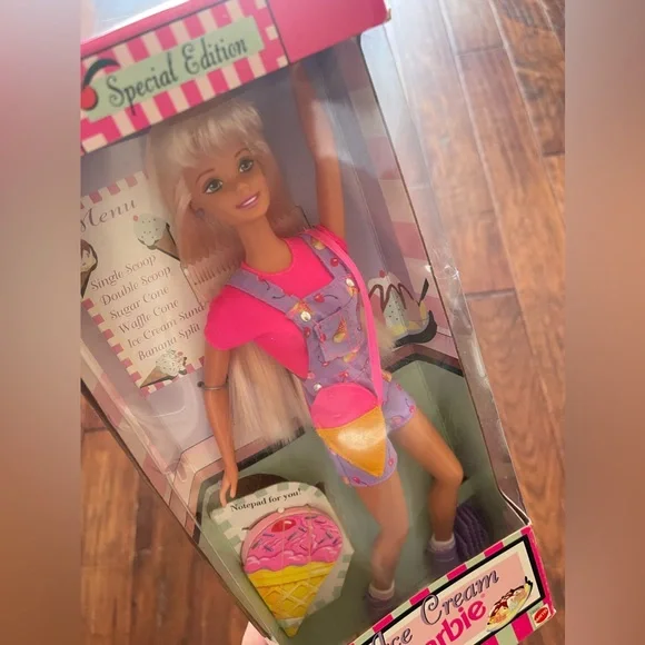 Vintage Special Edition Ice Cream Barbie - 1997 - Picture 4 of 8